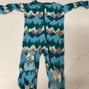 Kickee pants 12-18 month footies